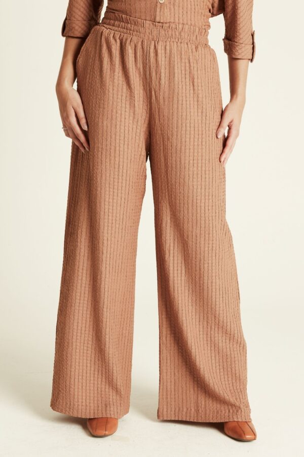 Calça Ampla Texturizada